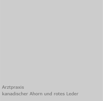 Arztpraxis kanadischer Ahorn und rotes Leder